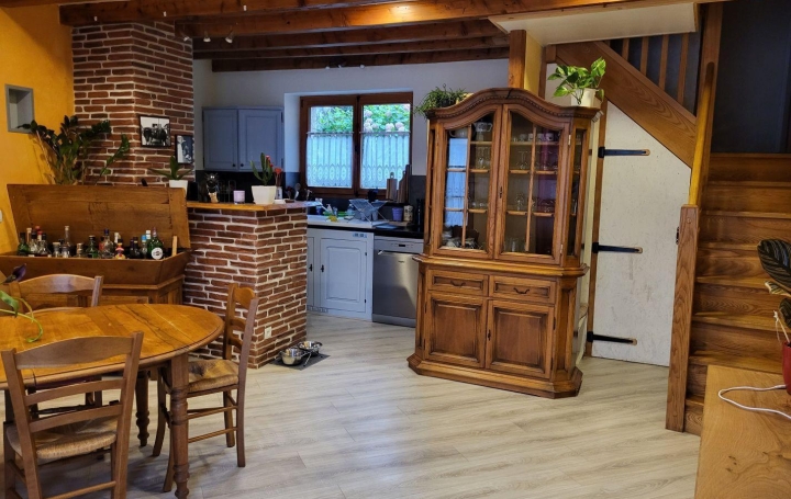 Maison de village   FARGES  90 m2 378 000 € 